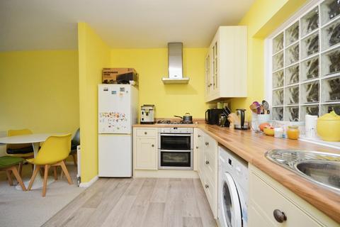 2 bedroom apartment for sale, Doddinghurst Road, Brentwood