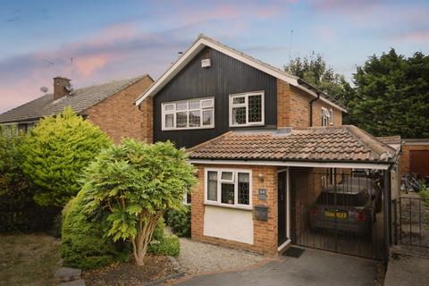 3 bedroom detached house for sale, Barn Mead, Doddinghurst, Brentwood