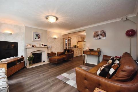 3 bedroom detached house for sale, Barn Mead, Doddinghurst, Brentwood