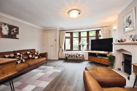 3 bedroom detached house for sale, Barn Mead, Doddinghurst, Brentwood