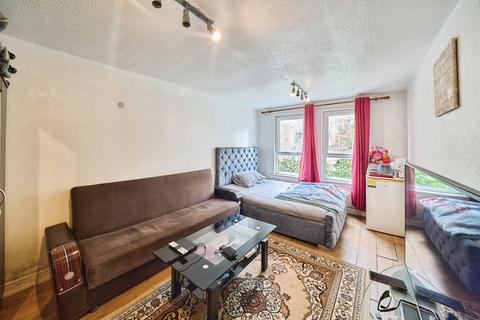 1 bedroom maisonette for sale, Fanshawe Avenue, Barking