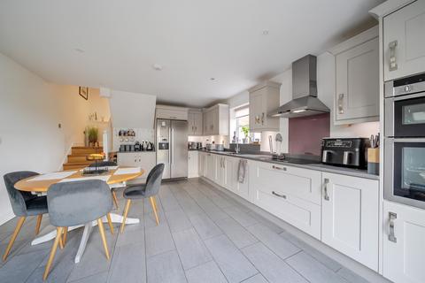 3 bedroom semi-detached house for sale, Chestnut Drive, Berkhamsted