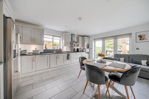 3 bedroom semi-detached house for sale, Chestnut Drive, Berkhamsted