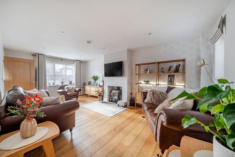 3 bedroom semi-detached house for sale, Chestnut Drive, Berkhamsted