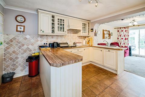 3 bedroom semi-detached house for sale, Huntercombe Close, Taplow, Maidenhead