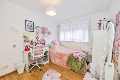 2 bedroom maisonette for sale, Park Avenue, Bushey