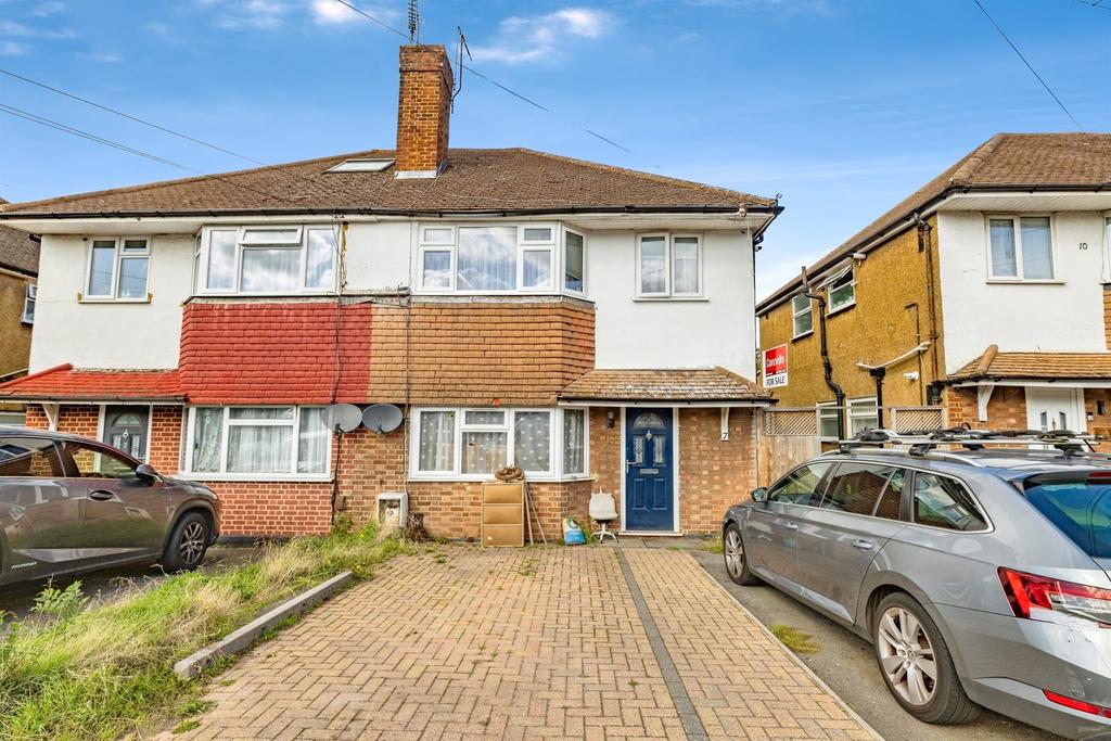 Detached house exterior, driveway