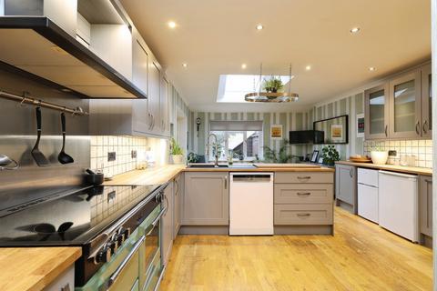 4 bedroom detached house for sale, Raglan Gardens, Watford