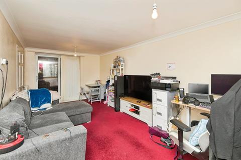 3 bedroom semi-detached house for sale, Dunedin Crescent, Burton-On-Trent