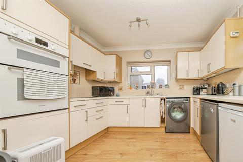 2 bedroom detached bungalow for sale, Bourne Road, Colchester