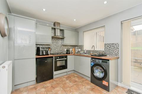 undefined, Checkstone Avenue, CASTLEFORD