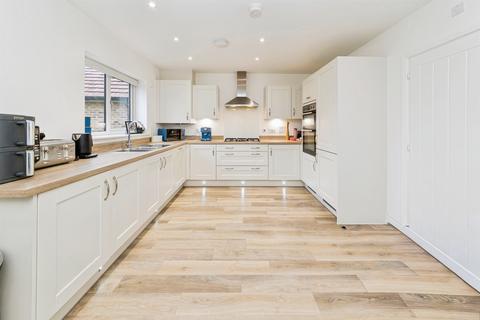 4 bedroom detached house for sale, Mitchell Gardens, Copthorne, Crawley