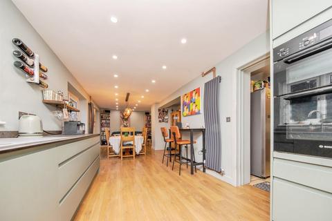 3 bedroom detached house for sale, Booth Avenue, Colchester