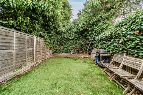 3 bedroom terraced house for sale, Bishops Road, London