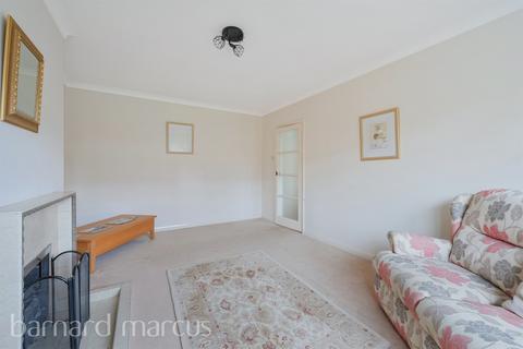 2 bedroom maisonette for sale, South Terrace, Dorking