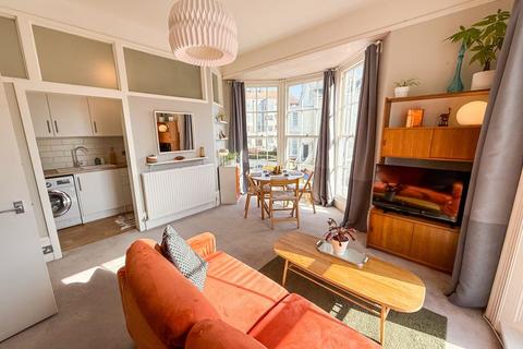 1 bedroom flat for sale, Cornfield Terrace, Eastbourne