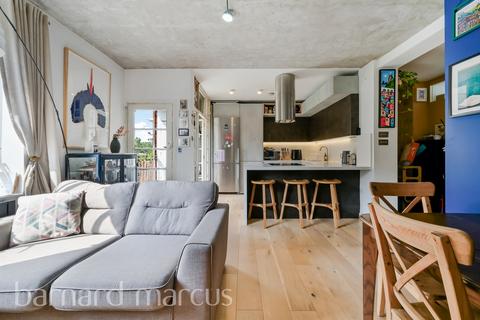 3 bedroom flat for sale, Iron Mill Road, London