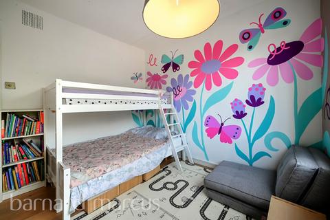 3 bedroom flat for sale, Iron Mill Road, London