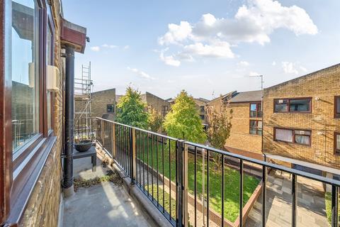 3 bedroom apartment for sale, Siward Road, London
