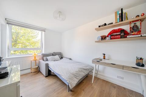 3 bedroom apartment for sale, Siward Road, London