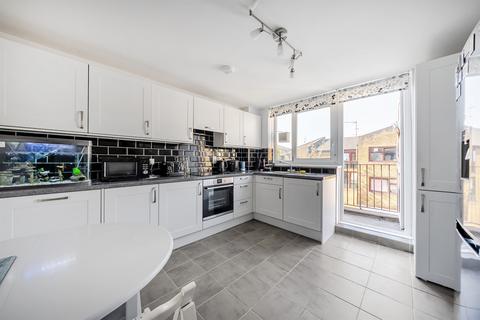 3 bedroom apartment for sale, Siward Road, London