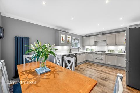 3 bedroom detached house for sale, Grosvenor Mews, Epsom