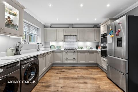 3 bedroom detached house for sale, Grosvenor Mews, Epsom