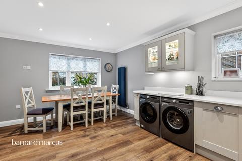 3 bedroom detached house for sale, Grosvenor Mews, Epsom