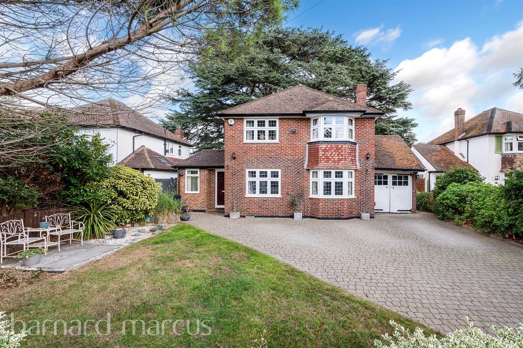 Detached house exterior, driveway, garage