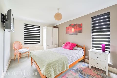 undefined, The Parade, EPSOM