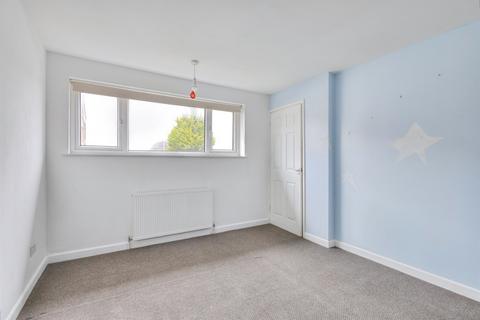 3 bedroom end of terrace house for sale, Barron Close, Kettering