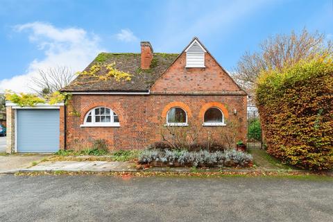 3 bedroom detached bungalow for sale, Hitchin Street, Baldock