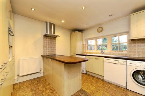 3 bedroom detached bungalow for sale, Hitchin Street, Baldock