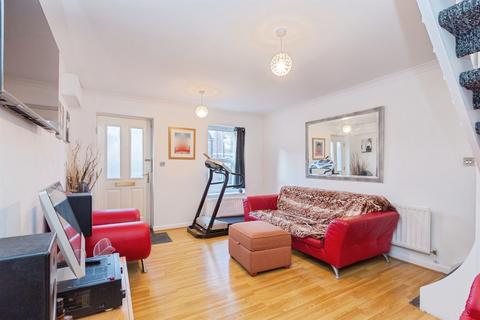 2 bedroom terraced house for sale, Queensgate, Aylesbury