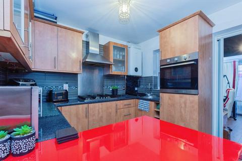 2 bedroom terraced house for sale, Queensgate, Aylesbury