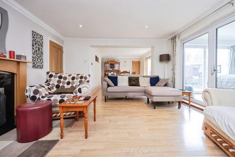 undefined, Dorel Close, Luton