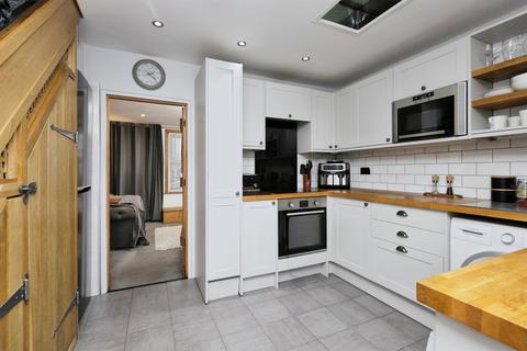 2 bedroom end of terrace house for sale, South Road, Hailsham
