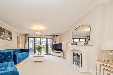 5 bedroom semi-detached house for sale, Gordon Way, Harwich