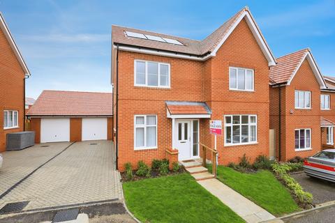 4 bedroom detached house for sale, Violet Way, Hailsham