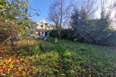 4 bedroom end of terrace house for sale, Cheney Manor Road, Swindon