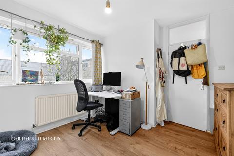 3 bedroom maisonette for sale, St. Martin's Road, London