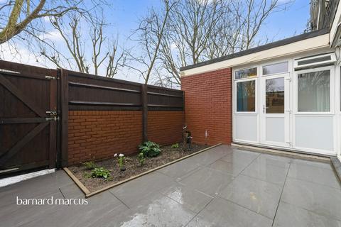 1 bedroom flat for sale, John Ruskin Street, London