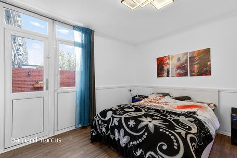 1 bedroom flat for sale, John Ruskin Street, London