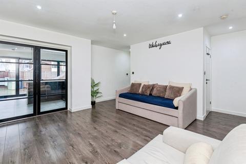 4 bedroom end of terrace house for sale, Grasmere Avenue, Slough