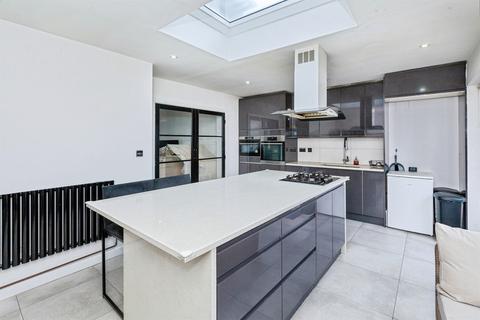 4 bedroom end of terrace house for sale, Grasmere Avenue, Slough