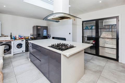4 bedroom end of terrace house for sale, Grasmere Avenue, Slough
