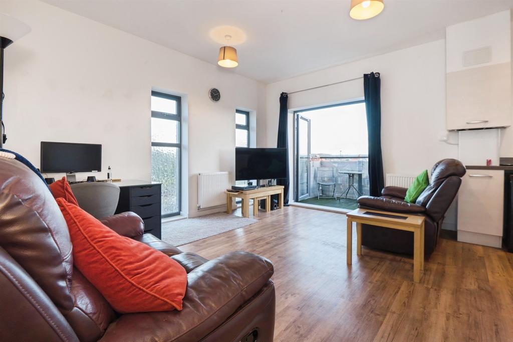 Apartment in Southampton, Maybush - View 2