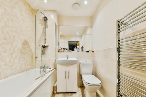 2 bedroom flat for sale, Swingate, Stevenage