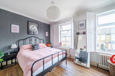 3 bedroom terraced house for sale, Stanley Road, London
