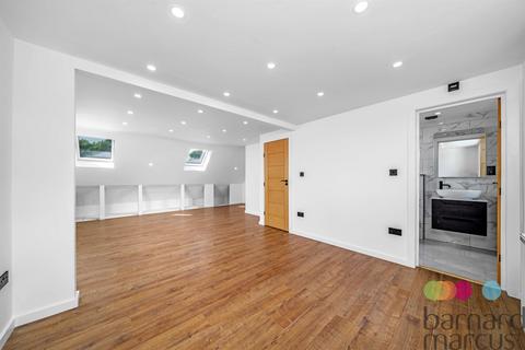 6 bedroom semi-detached house for sale, Bramber Road, London
